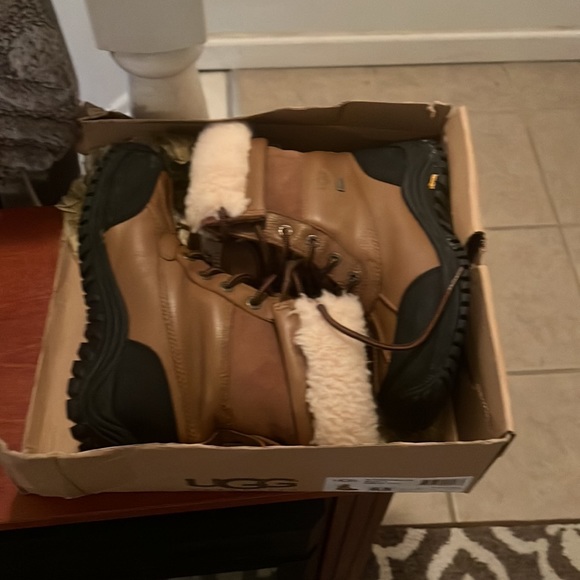 UGGS Adirondack Boot II - Picture 10 of 15